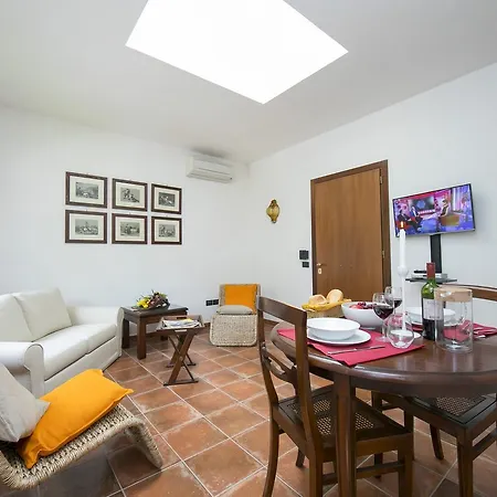 Solatia Apartament *